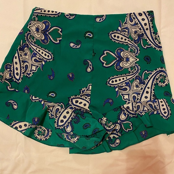 Zara Shorts - Picture 1 of 3